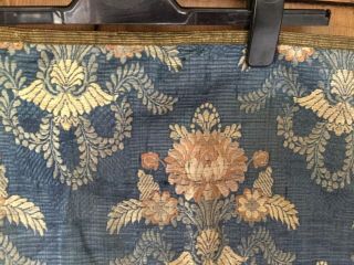 18/19th century French woven ribbed silk lampas with floral motifs. 2