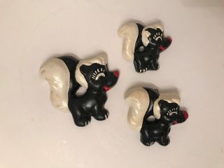 Vintage Chalkware Skunk Family Set Of 3 Wall Plaques,  Black White And Red