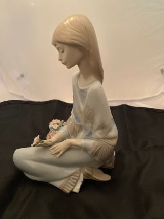 Lladro ' 88 Society Piece Flower Song 7607 Girl Seated w/Basket of Flowers 2