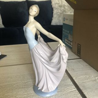 Lladro Porcelain Figurine Dancer 5050 Young Lady Dancer Ballerina