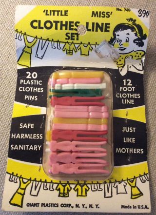 Vintage Hard Plastic Clothes Line & Clothespins For Doll Toy On Card Made In Usa