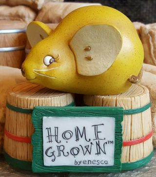 Home Grown Pear Mouse Collectible Figurine By Enesco 4020989