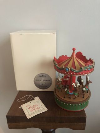Hallmark Christmas Wind Up Merry Go Round Carousel Music Box Here Comes Santa