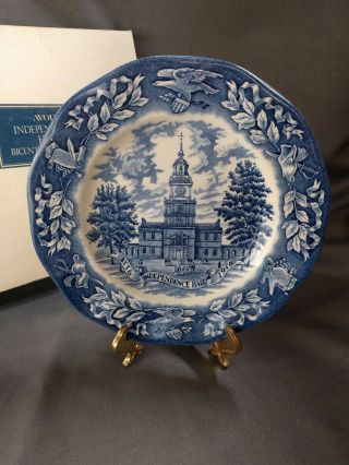 1976 Independence Hall Wedgwood Bicentennial 8 " Plate Vintage Avon Award Blue