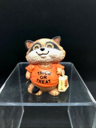 Hallmark Halloween Shirt Tales Merry Miniature Trick Treat Raccoon 1983 Lg
