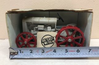 1/16 Fordson Antique Tractor on Steel Wheels DieCast by ERTL 3