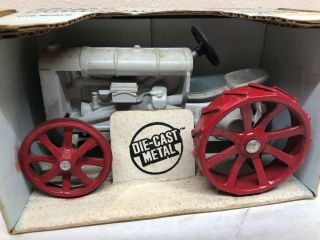 1/16 Fordson Antique Tractor on Steel Wheels DieCast by ERTL 4
