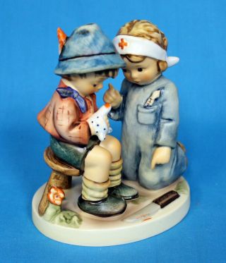 Hummel Figurine 376 no box Little Nurse 3
