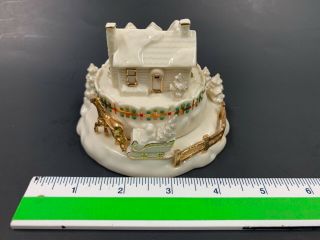 Lenox Musical Figurine - Winter Cottage - Song Deck The Halls 4