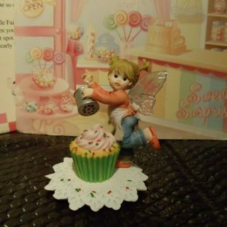 My Little Kitchen Fairies - Frisky Christmas Cupcake Fairie - 2011 - Euc