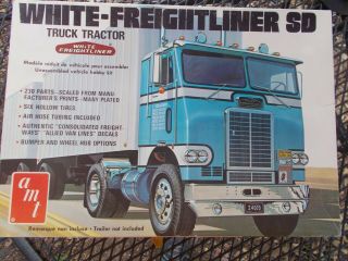 Vintage Amt Model Complete Kit White Freightliner Sd Truck Tractor 1:25 Scale