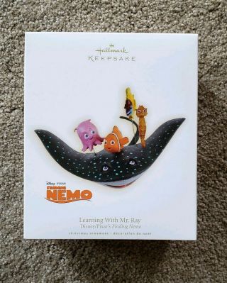 2009 Hallmark Keepsake Ornament Disney Finding Nemo - Learning With Mr.  Ray