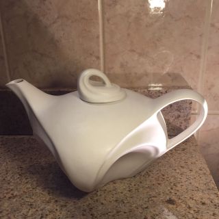 Saenger White Bisque Pottery Teapot/capt.  Picard Star Trek 48 Oz.