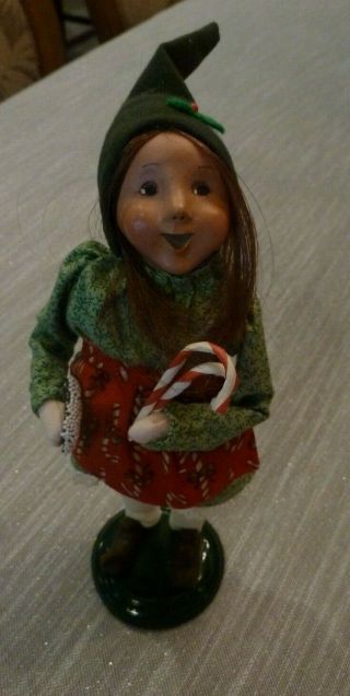 2010 Byers Choice Christmas Caroler Brunette Girl W Candy Canes & Nonpareil