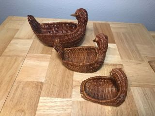 Vintage Set of 3 Nesting Woven Wicker Duck Baskets 4