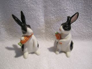 Vintage Fitz & Floyd Bunny Rabbit Eating Carrot Salt And Pepper Shakers