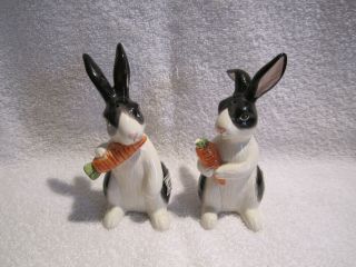 Vintage Fitz & Floyd Bunny Rabbit Eating Carrot Salt and Pepper Shakers 2