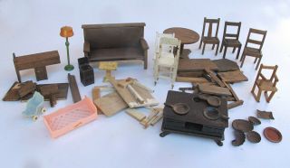 Doll House Furniture Vintage.  Wood.  1930 - 1940?