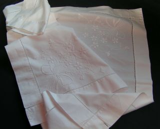 B ' FUL VTG RICHLY HAND EMBROIDERED RAISED WHITW WORK BOUQUET & BOW SMALL CLOTH 2