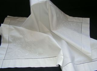 B ' FUL VTG RICHLY HAND EMBROIDERED RAISED WHITW WORK BOUQUET & BOW SMALL CLOTH 3