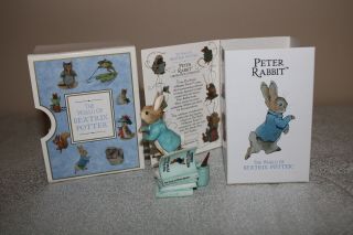 The World Of Beatrix Potter Figurine Peter Rabbit On His Book 1996 Resin Nursery