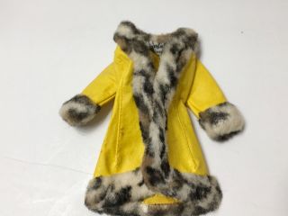 Vintage barbie clothing yellow coat with fur 3