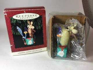 Hallmark Keepsake Road Runner & Wile E.  Coyote Looney Tunes Ornament