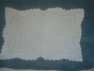 A Gorgeous White Linen Embroidered/cut Work Madeira Tray Cloth 23 " X 14.  75 "