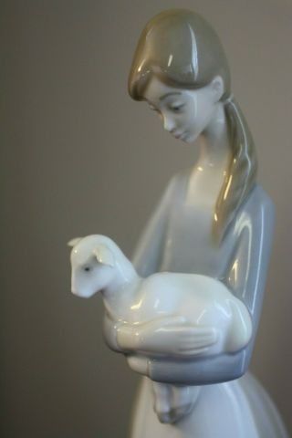 Flawless Lladro Porcelain Figurine Girl With Lamb,  4505.  Height 10 1/2 " No Box
