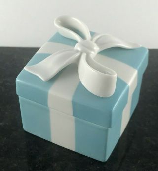 Tiffany & Co Classic Blue & White Bow Porcelain 2 " Trinket Box