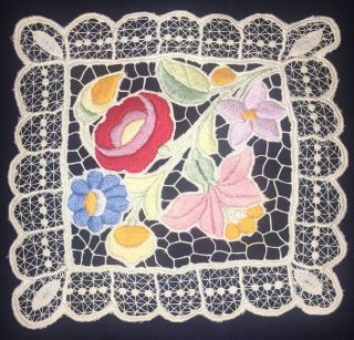 Vintage Gorgeous Embroidery Eastern European Doily Needle Lace 19.  5x18.  5cm