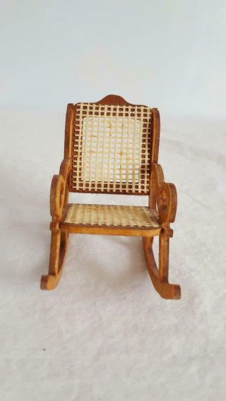 VINTAGE HAND CRAFTED WOODEN DETAILED DOLLHOUSE FURNITURE WICKER ROCKING CHAIR 2