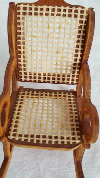 VINTAGE HAND CRAFTED WOODEN DETAILED DOLLHOUSE FURNITURE WICKER ROCKING CHAIR 3