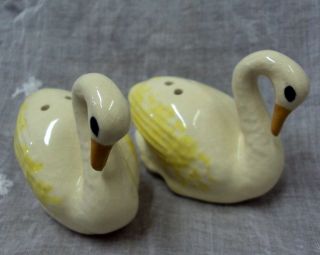Vtg Salt & Pepper Shaker Set Ceramic White & Yellow Swans
