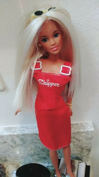 Vintage Mattel Barbie Doll 1995 Teen Skipper In Outfit