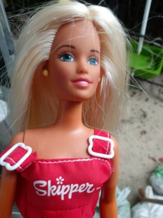 Vintage Mattel Barbie doll 1995 Teen Skipper in outfit 2