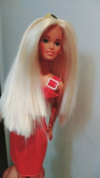 Vintage Mattel Barbie doll 1995 Teen Skipper in outfit 3