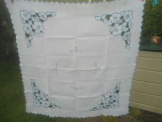 A Gorgeous White Linen Embroidered/cut Work Crisp Tablecloth 42 " X 39.  5 "