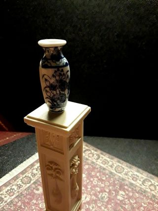 One Porcelain Oriental Ming Style Vase 1:12 Scale 1 5/16 " Tall X 5/8 " Wide