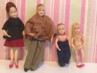 Set Vintage Plastic Dollhouse Dolls Family Mom Dad Kids Miniatures Rubber Wire