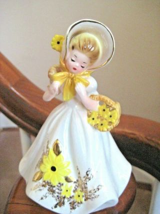 Vintage Josef Originals Yellow Daisies 5.  5 Inch Girl Figurine,  In Hat W/basket