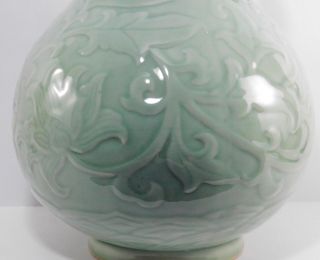 Exquisite Vintage CHINESE LONGQUAN Pale Celadon Porcelain VASE 3