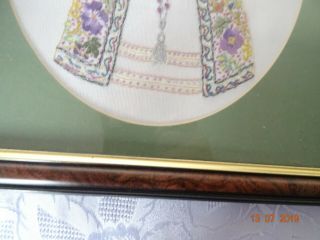 VINTAGE EMBROIDERED PICTURE OF PERIOD TUDOR LADY - framed under glass 5