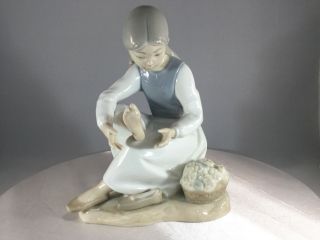 Nao By Lladro Porcelain Figurine 105 Girl Seated Nurturing Bare Foot