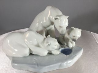 Lladro Porcelain Figurine Bearly Love 1443 Polar Bears Fishing In Ice Pond