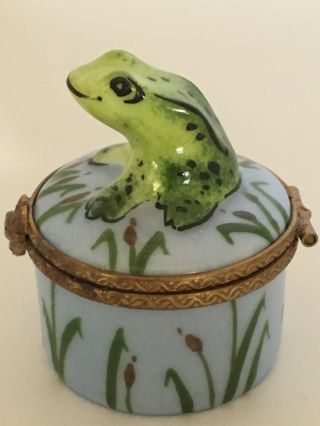 Limoges France Peint Main Frog On Lilypad Hinged Trinket Box.  Orig.  Receipt