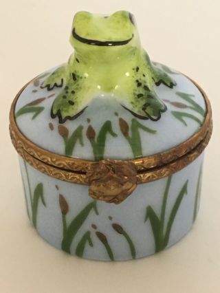 LIMOGES France Peint Main FROG ON LILYPAD Hinged Trinket Box.  Orig.  Receipt 2