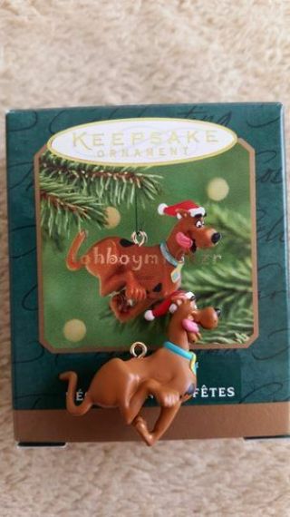 Hallmark 2001 Scooby - Doo Miniature Christmas Ornament