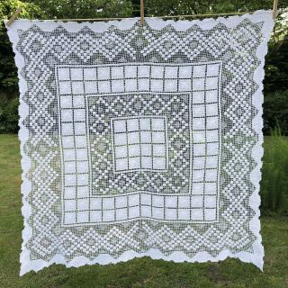 Vintage White Cotton Filet Lace Tablecloth Mat Centre Piece 40”x40