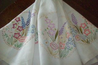 Vintage Hand Embroidered Table Cloth 42 By 40 Inches